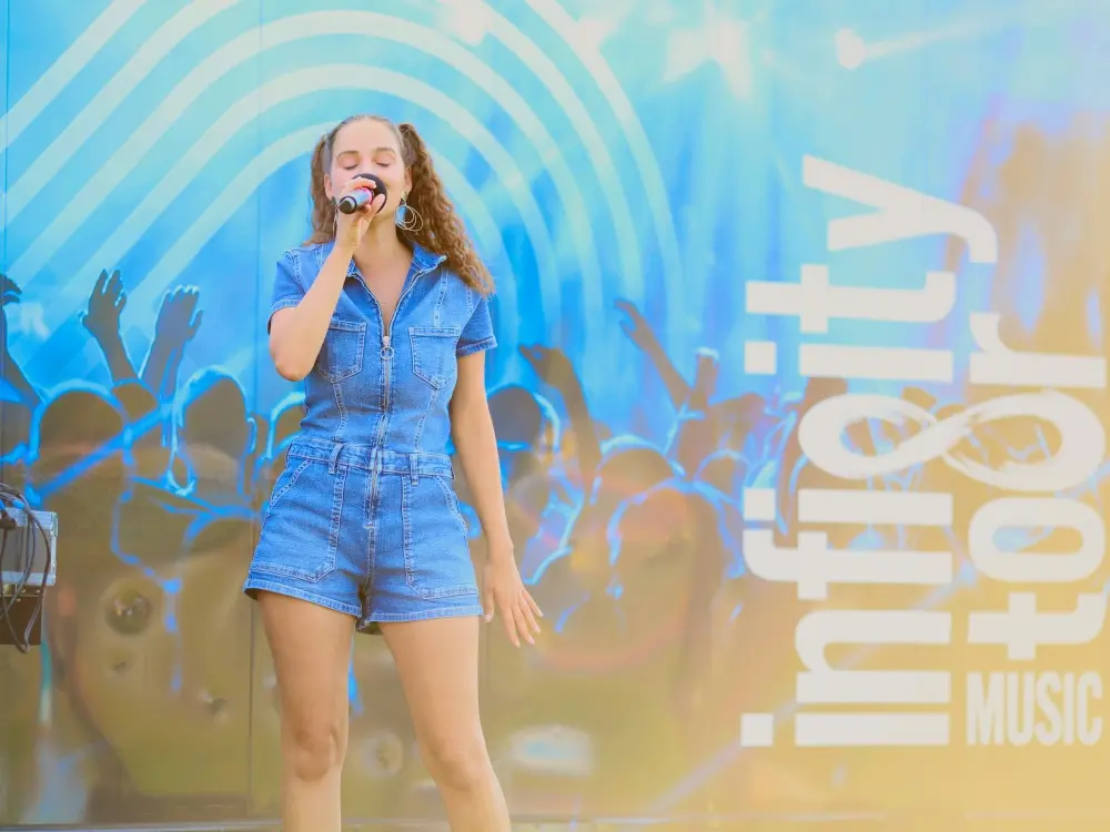 Sound Truck Stop: Mags und Neiyla in Neusiedl