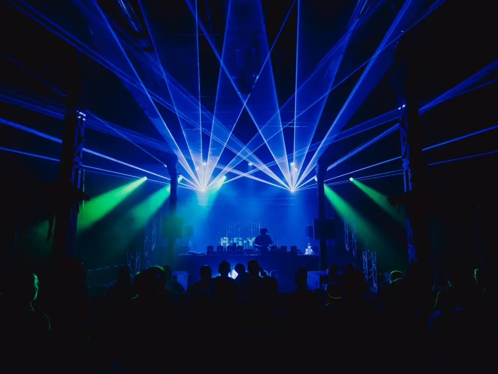 Glitched &amp; Electronic Movement