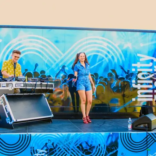 Sound Truck Stop: Mags und Neiyla in Neusiedl