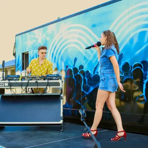 Sound Truck Stop: Mags und Neiyla in Neusiedl