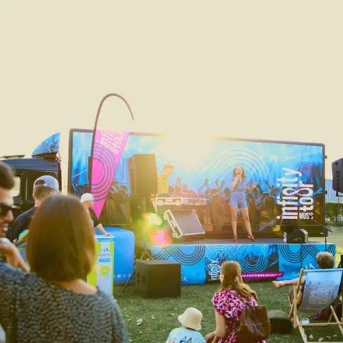 Sound Truck Stop: Mags und Neiyla in Neusiedl